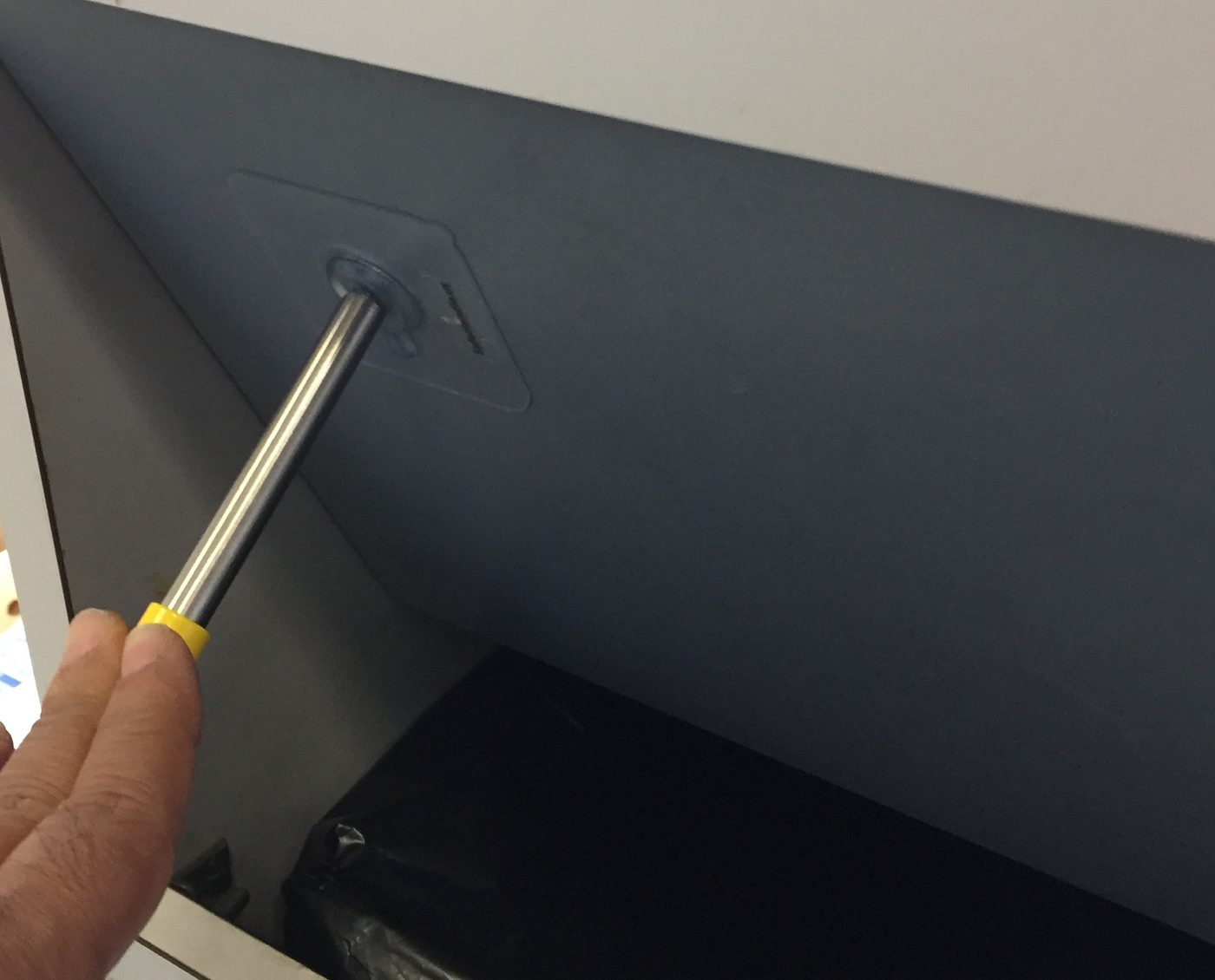 The Antibacterial Yellow Tip: How SafeHandle's Tip Adds a Second Layer